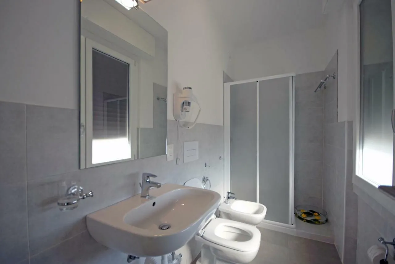 Hotel Lorena Тосколано-Мадерно