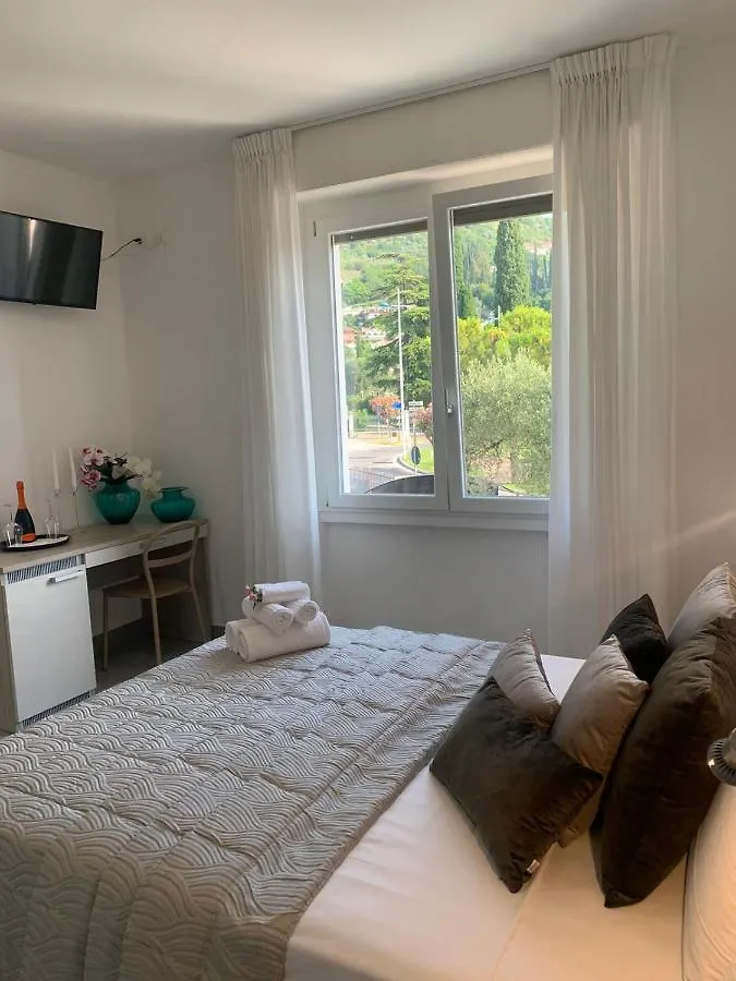 Hotel Lorena Тосколано-Мадерно